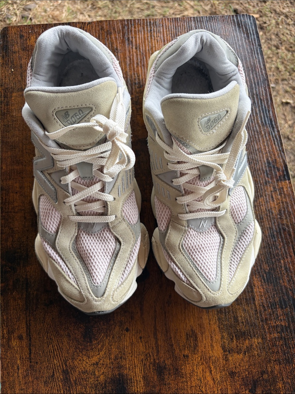 New Balance Kids Sneakers in Light Pink and Cream Suede